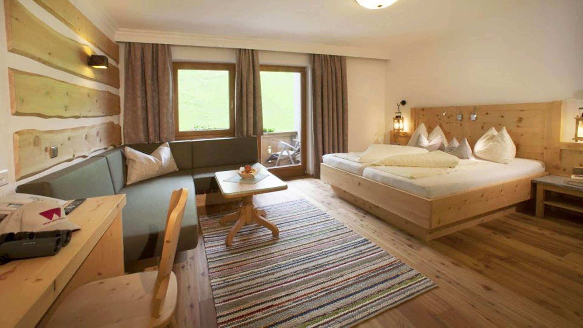 Natur- & Wanderhotel Tuxertal Luaran gambar