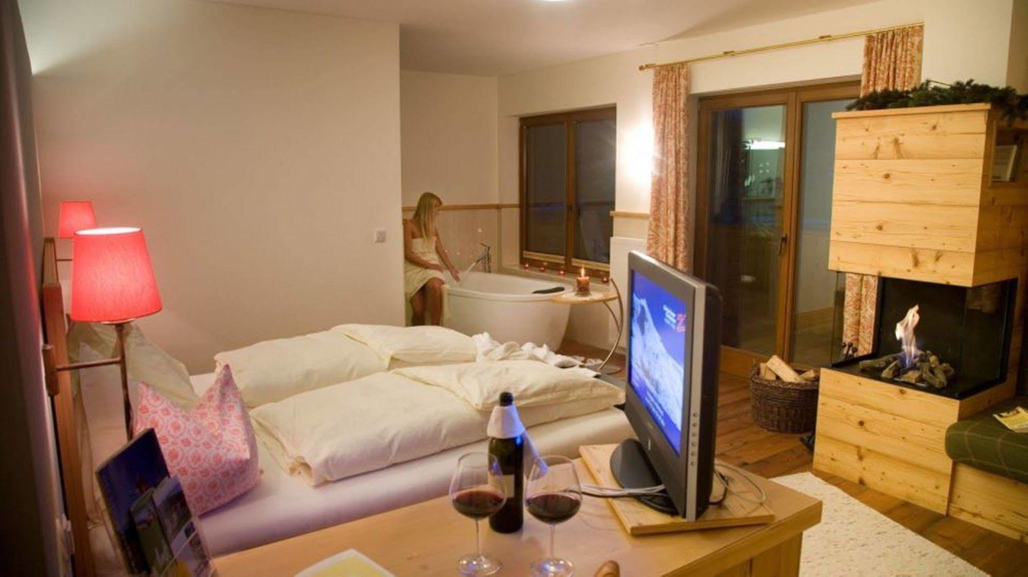 Natur- & Wanderhotel Tuxertal Luaran gambar